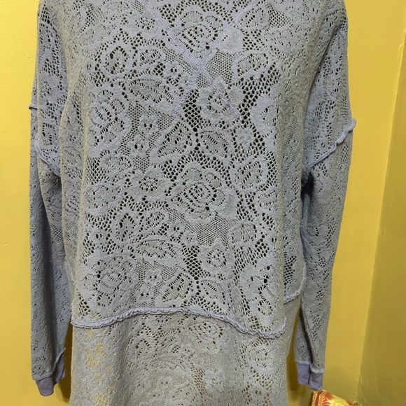 Free People  Size Small Lavender Colored Oversized Super Soft Cutout Top - Picture 5 of 14